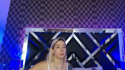 victtoria lee online show from April 11, 7:17 pm