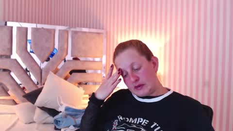 Violeta online show from December 18, 2:32 am