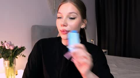 Villanelle online show from April 4, 9:02 pm