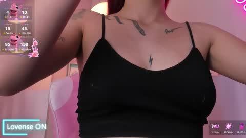 Violeth Hill online show from February 15, 7:35 pm