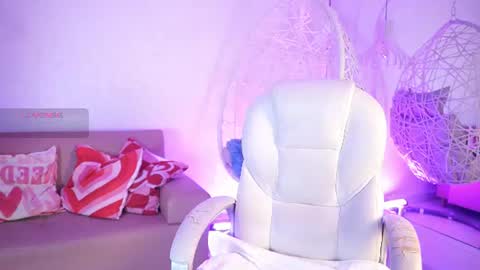violetjonesx online show from June 26, 11:44 am
