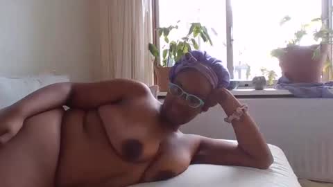 writergirl69 online show from April 12, 10:29 am