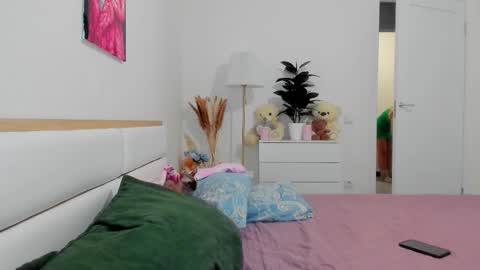 xf33tx online show from February 13, 9:05 pm