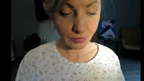 xvaleriax0 online show from September 14, 12:47 pm