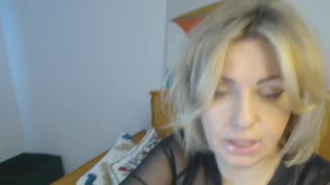 xvaleriax0 online show from March 1, 1:00 pm