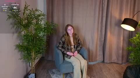 Mary online show from April 9, 11:04 am