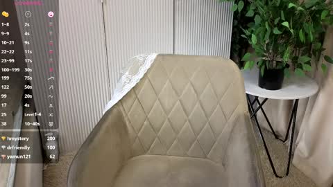 Elizabeth brunette -- Darline blonde  online show from April 2, 1:41 pm