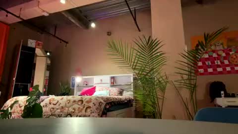 yoursmomsfavorite online show from June 18, 4:47 am