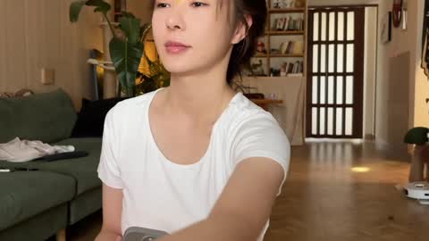 lili online show from November 12, 8:23 am