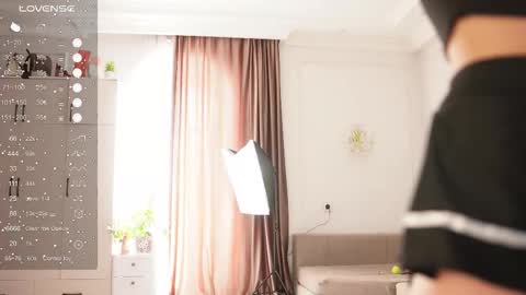 yuna_leen online show from December 3, 6:27 am