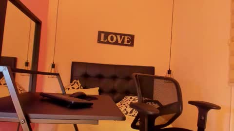 Zaira  online show from November 24, 10:45 pm