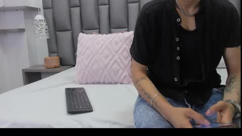 Zoe Krug online show from March 4, 12:34 pm