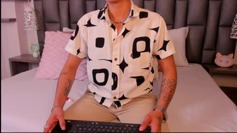 Zoe Krug online show from March 28, 11:43 am