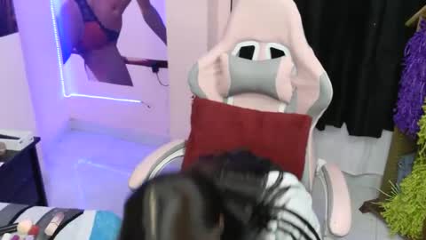 zulemapiel online show from March 4, 1:34 am