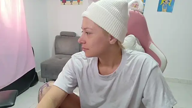 MommyMiaWs online show from February 18, 2:38 pm