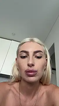 Mia Roxie online show from August 4, 11:27 am