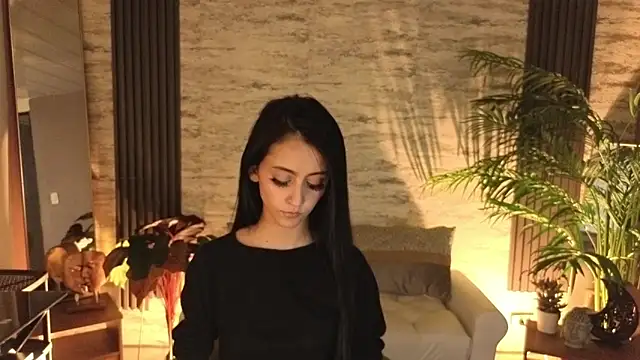 Coralinnee  online show from February 5, 5:43 am