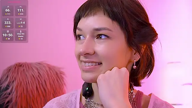 VivianLy  online show from March 13, 11:11 am