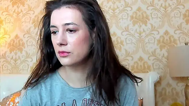 JuliaHunts online show from April 2, 4:10 am