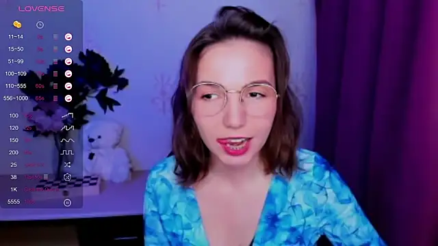 KindHazelHere  online show from April 18, 7:07 pm