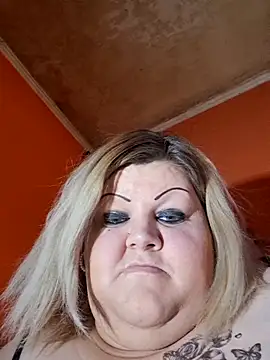 ducicsajsziii online show from April 8, 10:50 am