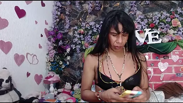 DesireDirtyTS   online show from April 3, 5:27 am