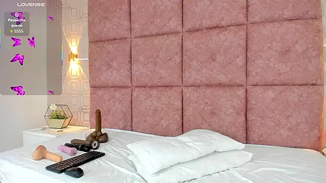 LiaVelez online show from March 5, 2:02 pm