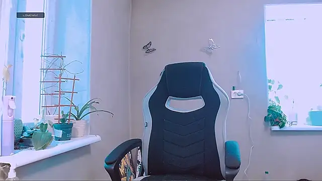 RosaJil online show from March 10, 2:32 pm