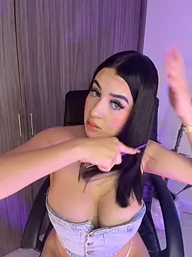 LindseyMoss online show from April 18, 6:27 am