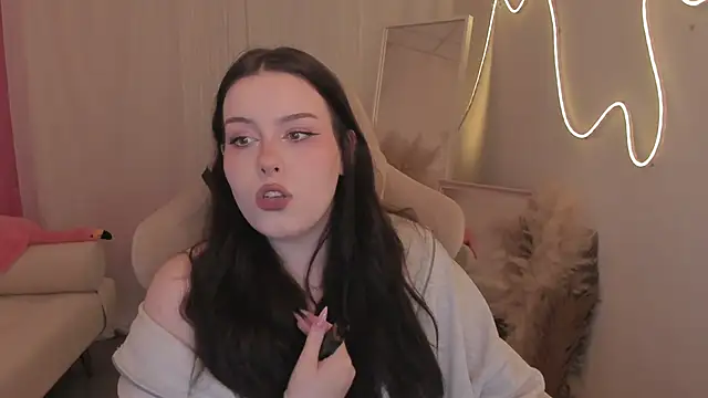 CoralineKeyns online show from March 2, 6:47 am