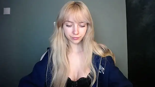 LuciaYoung online show from April 15, 6:19 pm