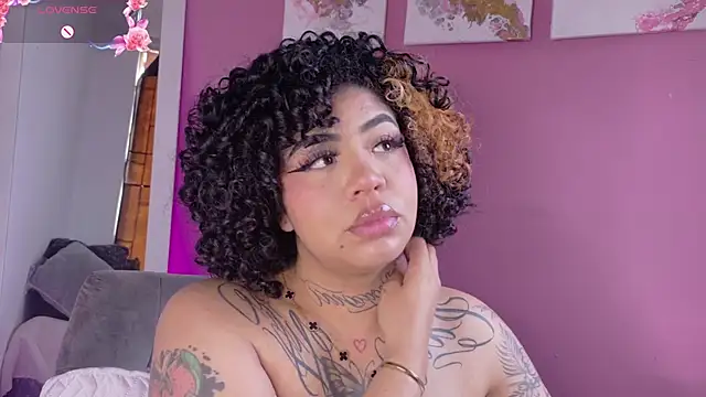 foxxy-lov3 online show from March 24, 2:22 pm