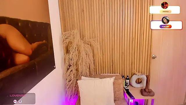 sofhiaa adaams online show from March 3, 10:38 pm