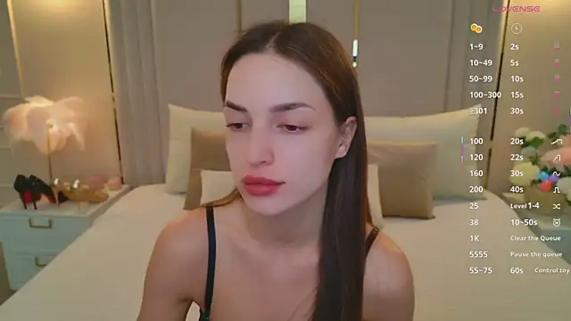 BellaHalles online show from April 6, 5:30 am