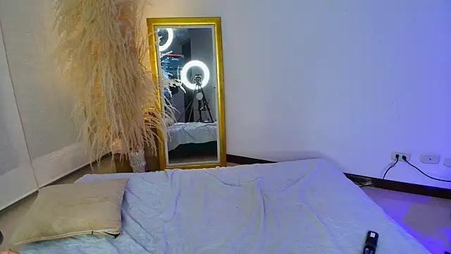 IsseyMz online show from September 16, 12:18 am