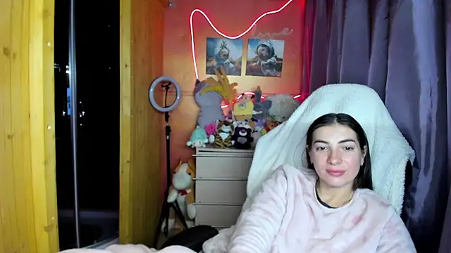 Fiery Brunette  online show from March 13, 4:47 am