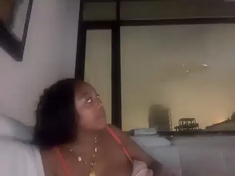 ChocolateCakeQueen online show from April 18, 3:53 am