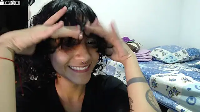 AlinaWoolf  online show from September 16, 4:42 am