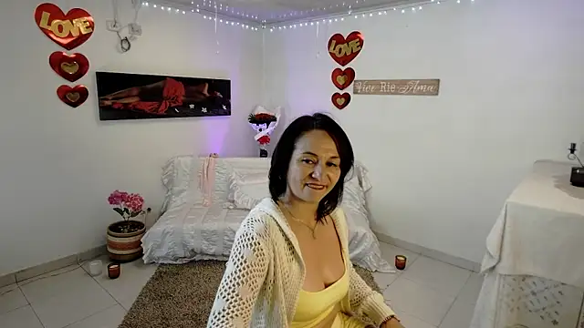 Latin Lola online show from April 11, 7:17 pm