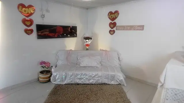 Latin Lola online show from April 7, 8:22 pm