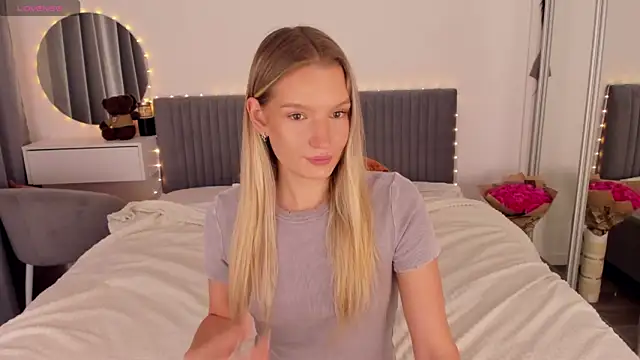 CassieRayss online show from July 22, 1:45 pm