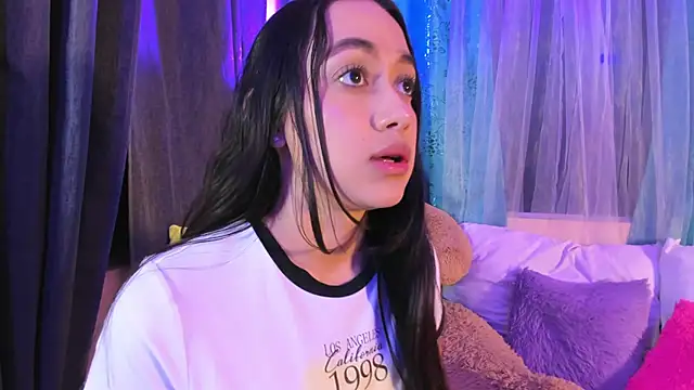 moll1e  online show from February 5, 12:24 am
