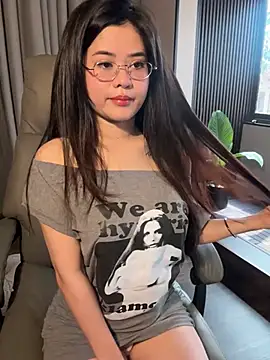 Lynn-babie online show from April 27, 2:41 am