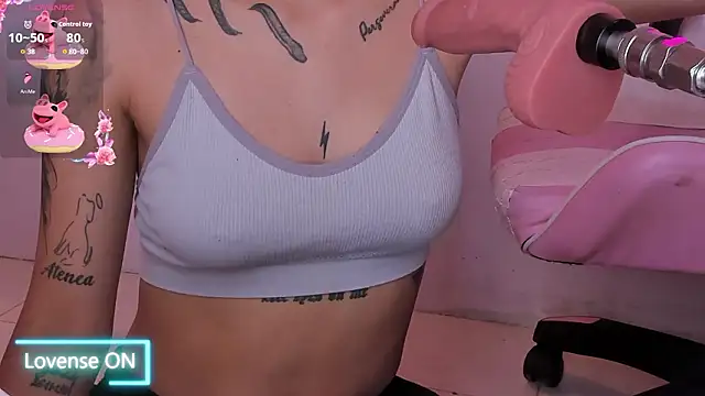 violeth hill online show from February 3, 8:01 pm