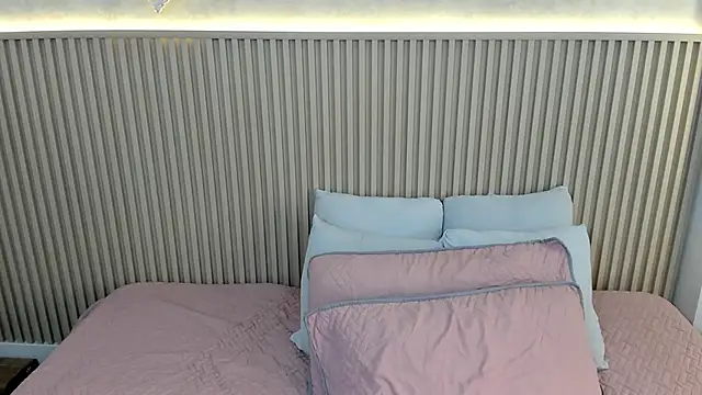 charlottebrowns  online show from March 28, 12:04 pm