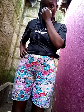 Swirly blac online show from March 31, 9:09 am