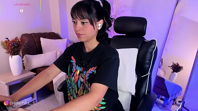 emilyruiz1 online show from February 25, 6:28 pm