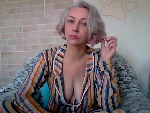 Lorie Carrie online show from June 18, 7:32 am