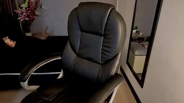 almma shy online show from October 27, 1:28 pm