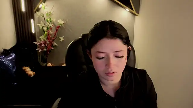 almma shy online show from November 25, 1:24 pm